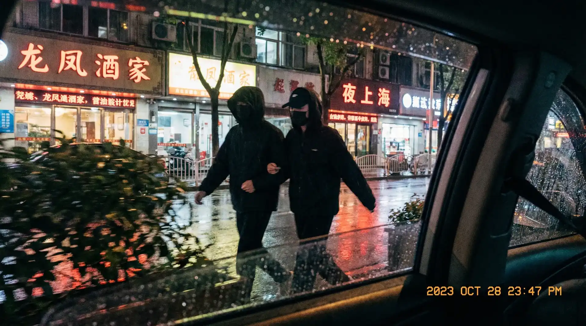 尊龙凯时平台 - 顶流明星深夜密会现场抓拍照片